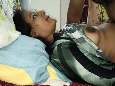 Hot indian bhabhi kavita gives blowjob with condom rough missionary sex